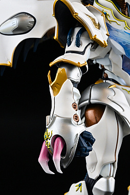 画像ギャラリー No.016のサムネイル画像 / ［レビュー］「METAL BUILD DRAGON SCALE サーバイン（白き秘宝）」ファンタジックで生体感のあるディテールが，唯一無二の存在感