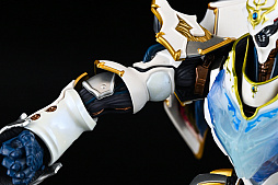 画像ギャラリー No.018のサムネイル画像 / ［レビュー］「METAL BUILD DRAGON SCALE サーバイン（白き秘宝）」ファンタジックで生体感のあるディテールが，唯一無二の存在感