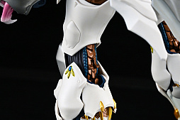 画像ギャラリー No.023のサムネイル画像 / ［レビュー］「METAL BUILD DRAGON SCALE サーバイン（白き秘宝）」ファンタジックで生体感のあるディテールが，唯一無二の存在感