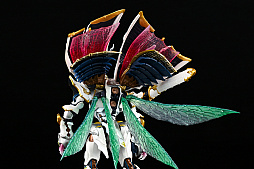 画像ギャラリー No.030のサムネイル画像 / ［レビュー］「METAL BUILD DRAGON SCALE サーバイン（白き秘宝）」ファンタジックで生体感のあるディテールが，唯一無二の存在感