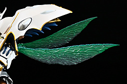 画像ギャラリー No.033のサムネイル画像 / ［レビュー］「METAL BUILD DRAGON SCALE サーバイン（白き秘宝）」ファンタジックで生体感のあるディテールが，唯一無二の存在感