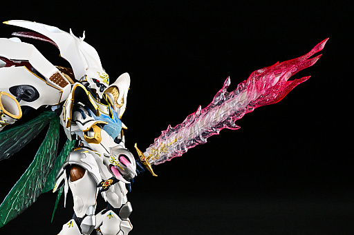 画像ギャラリー No.035のサムネイル画像 / ［レビュー］「METAL BUILD DRAGON SCALE サーバイン（白き秘宝）」ファンタジックで生体感のあるディテールが，唯一無二の存在感