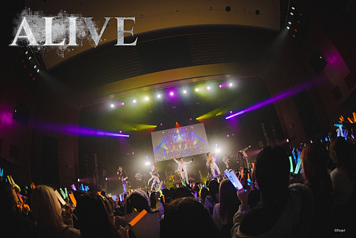 画像ギャラリー No.006のサムネイル画像 / 生バンドで深化する“5人の絆”。「CARNELIAN BLOOD」ライブイベント「EROSION 3rd LIVE『ALIVE』」＜Day＞レポート