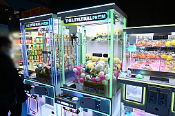 画像ギャラリー No.020のサムネイル画像 / 「アミューズメント エキスポ 2025」レポート。60周年を迎えたクレーンゲームは大人気，それに合わせて会場の雰囲気も様変わり