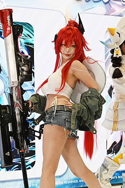 画像ギャラリー No.007のサムネイル画像 / 「コミックマーケット107」レポ。「NIKKE」や「ステラソラ」「ブラウンダスト2」などのブースで公式コスプレイヤーを撮影してきた