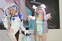 画像ギャラリー No.047のサムネイル画像 / 「コミックマーケット107」レポ。「NIKKE」や「ステラソラ」「ブラウンダスト2」などのブースで公式コスプレイヤーを撮影してきた