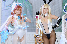 画像ギャラリー No.048のサムネイル画像 / 「コミックマーケット107」レポ。「NIKKE」や「ステラソラ」「ブラウンダスト2」などのブースで公式コスプレイヤーを撮影してきた