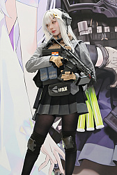 画像ギャラリー No.053のサムネイル画像 / 「コミックマーケット107」レポ。「NIKKE」や「ステラソラ」「ブラウンダスト2」などのブースで公式コスプレイヤーを撮影してきた