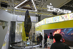 画像ギャラリー No.058のサムネイル画像 / 「コミックマーケット107」レポ。「NIKKE」や「ステラソラ」「ブラウンダスト2」などのブースで公式コスプレイヤーを撮影してきた