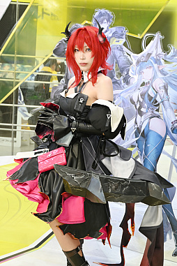 画像ギャラリー No.060のサムネイル画像 / 「コミックマーケット107」レポ。「NIKKE」や「ステラソラ」「ブラウンダスト2」などのブースで公式コスプレイヤーを撮影してきた