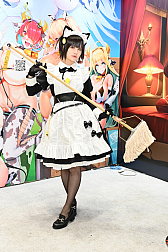 画像ギャラリー No.069のサムネイル画像 / 「コミックマーケット107」レポ。「NIKKE」や「ステラソラ」「ブラウンダスト2」などのブースで公式コスプレイヤーを撮影してきた