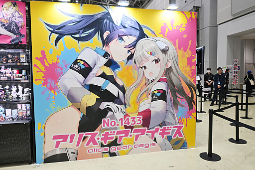 画像ギャラリー No.070のサムネイル画像 / 「コミックマーケット107」レポ。「NIKKE」や「ステラソラ」「ブラウンダスト2」などのブースで公式コスプレイヤーを撮影してきた