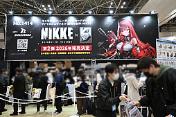 画像ギャラリー No.071のサムネイル画像 / 「コミックマーケット107」レポ。「NIKKE」や「ステラソラ」「ブラウンダスト2」などのブースで公式コスプレイヤーを撮影してきた
