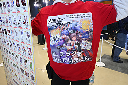 画像ギャラリー No.073のサムネイル画像 / 「コミックマーケット107」レポ。「NIKKE」や「ステラソラ」「ブラウンダスト2」などのブースで公式コスプレイヤーを撮影してきた