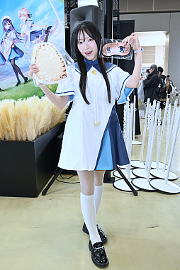 画像ギャラリー No.075のサムネイル画像 / 「コミックマーケット107」レポ。「NIKKE」や「ステラソラ」「ブラウンダスト2」などのブースで公式コスプレイヤーを撮影してきた