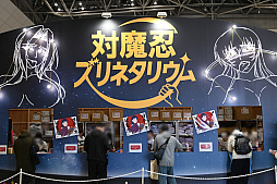 画像ギャラリー No.083のサムネイル画像 / 「コミックマーケット107」レポ。「NIKKE」や「ステラソラ」「ブラウンダスト2」などのブースで公式コスプレイヤーを撮影してきた