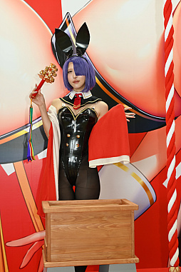 画像ギャラリー No.084のサムネイル画像 / 「コミックマーケット107」レポ。「NIKKE」や「ステラソラ」「ブラウンダスト2」などのブースで公式コスプレイヤーを撮影してきた