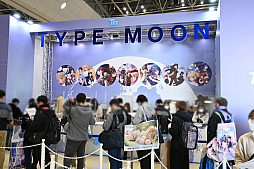 画像ギャラリー No.087のサムネイル画像 / 「コミックマーケット107」レポ。「NIKKE」や「ステラソラ」「ブラウンダスト2」などのブースで公式コスプレイヤーを撮影してきた