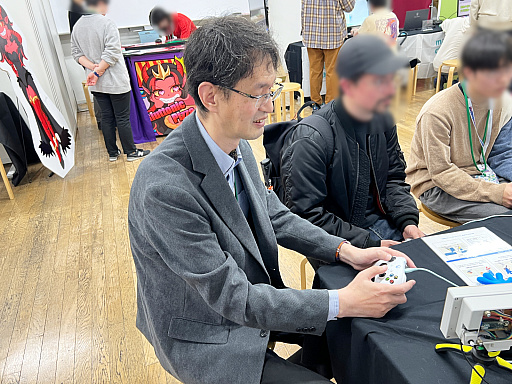 画像ギャラリー No.004のサムネイル画像 / 「TOKYO INDIE GAMES SUMMIT 2026」出展作品レポート(変わったコントローラ編)。ピザを焼き,ポップコーンを頂戴し,ビールで流し込んだ末,レジェンドクリエイターと遊んだ