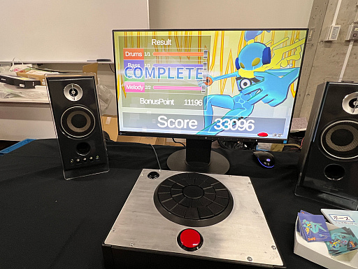 画像ギャラリー No.013のサムネイル画像 / 「TOKYO INDIE GAMES SUMMIT 2026」出展作品レポート(変わったコントローラ編)。ピザを焼き,ポップコーンを頂戴し,ビールで流し込んだ末,レジェンドクリエイターと遊んだ