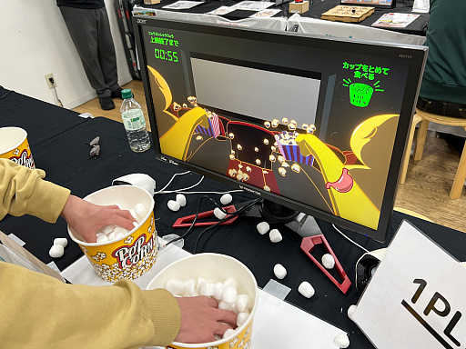 画像ギャラリー No.020のサムネイル画像 / 「TOKYO INDIE GAMES SUMMIT 2026」出展作品レポート(変わったコントローラ編)。ピザを焼き,ポップコーンを頂戴し,ビールで流し込んだ末,レジェンドクリエイターと遊んだ