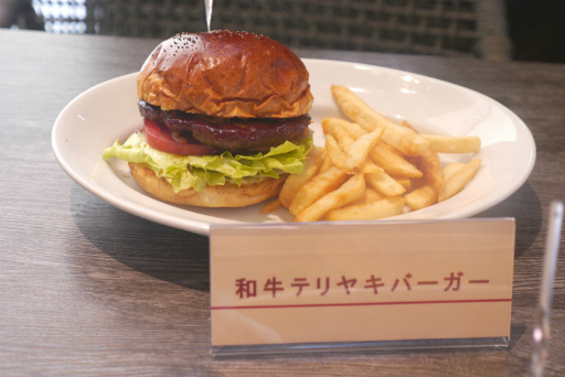 画像ギャラリー No.018のサムネイル画像 / モスプレミアムの店舗で謎解きゲームを楽しめる。イベント「モスプレミアムシアター　〜トラベリン家の言い伝え〜」先行体験レポート