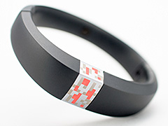 世界初のゲーマー向け腕輪? PC版Minecraftを自宅の外へ持ち出せる「Gameband」を使ってみた
