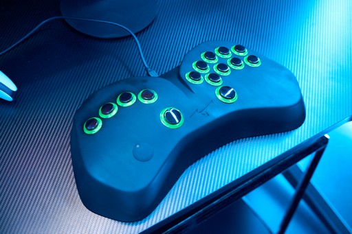 画像ギャラリー No.003のサムネイル画像 / ミズノがeスポーツギアに本格参戦。まずはレバーレスやゲーミングチェアなどを参考出展，SF6とのコラボも発表［TGS2025］