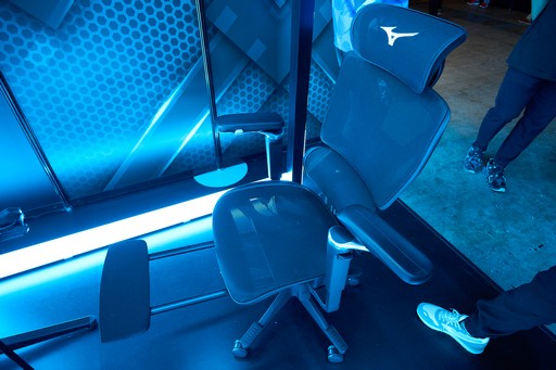 画像ギャラリー No.005のサムネイル画像 / ミズノがeスポーツギアに本格参戦。まずはレバーレスやゲーミングチェアなどを参考出展，SF6とのコラボも発表［TGS2025］