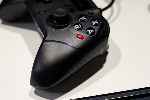 画像ギャラリー No.004のサムネイル画像 / EVOTOPの廉価版「EVOTOP Axis」レポート。こだわりすぎは廉価版でも健在。軽量化や背面ボタン周りの調整で操作性がアップ［TGS2025］