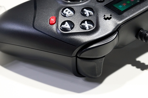 画像ギャラリー No.005のサムネイル画像 / EVOTOPの廉価版「EVOTOP Axis」レポート。こだわりすぎは廉価版でも健在。軽量化や背面ボタン周りの調整で操作性がアップ［TGS2025］