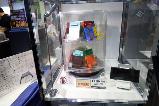 画像ギャラリー No.005のサムネイル画像 / ガンコンやミニ筐体などを体験可能。尖った参考出展でおなじみの達成電器と，そのノリに染まりつつあるパイオニアの共同ブース［TGS2025］