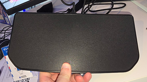 画像ギャラリー No.005のサムネイル画像 / 求む！ゲーマーの声。ホリのブースで開発中のレバーレスアケコンや格ゲー用ゲームパッドへの意見を募集中［TGS2025］