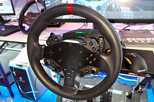 画像ギャラリー No.009のサムネイル画像 / 求む！ゲーマーの声。ホリのブースで開発中のレバーレスアケコンや格ゲー用ゲームパッドへの意見を募集中［TGS2025］