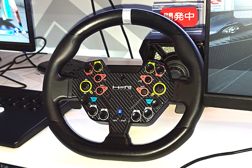 画像ギャラリー No.010のサムネイル画像 / 求む！ゲーマーの声。ホリのブースで開発中のレバーレスアケコンや格ゲー用ゲームパッドへの意見を募集中［TGS2025］