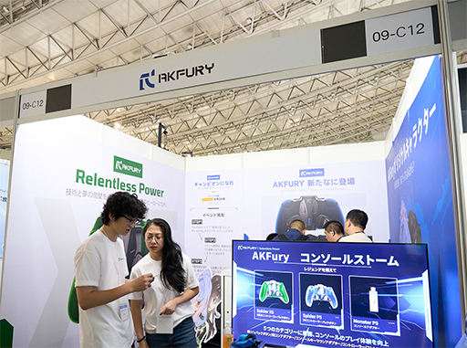 画像ギャラリー No.001のサムネイル画像 / 「DualSense」や「Xbox ワイヤレス コントローラー」にボタンを追加できるアタッチメントをAKFuryブースでチェック［TGS2025］