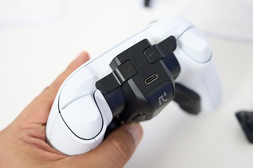 画像ギャラリー No.004のサムネイル画像 / 「DualSense」や「Xbox ワイヤレス コントローラー」にボタンを追加できるアタッチメントをAKFuryブースでチェック［TGS2025］