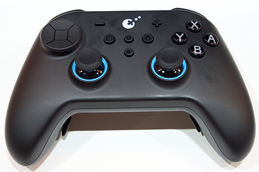 画像ギャラリー No.008のサムネイル画像 / 独自技術でBluetoothでも低遅延なGulikitの新作ゲームパッドに触れてきた。TGSで発表したTMRスティック搭載モデルも披露［TGS2025］