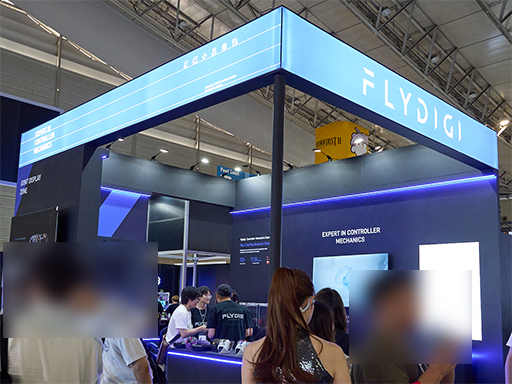 画像ギャラリー No.001のサムネイル画像 / 注目の新製品「VADER 5 PRO」やエヴァコラボのゲームパッドをFlydigiブースでチェックした［TGS2025］