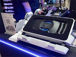 画像ギャラリー No.002のサムネイル画像 / 注目の新製品「VADER 5 PRO」やエヴァコラボのゲームパッドをFlydigiブースでチェックした［TGS2025］