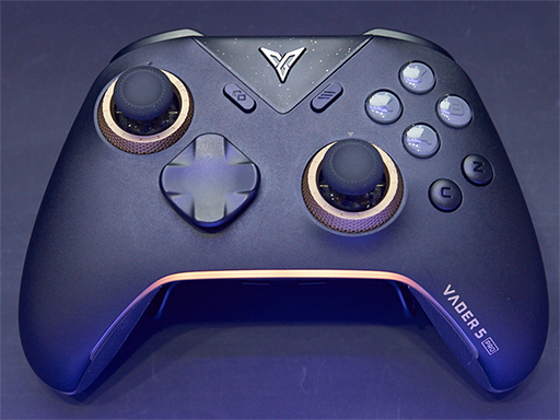 画像ギャラリー No.005のサムネイル画像 / 注目の新製品「VADER 5 PRO」やエヴァコラボのゲームパッドをFlydigiブースでチェックした［TGS2025］