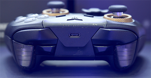 画像ギャラリー No.008のサムネイル画像 / 注目の新製品「VADER 5 PRO」やエヴァコラボのゲームパッドをFlydigiブースでチェックした［TGS2025］