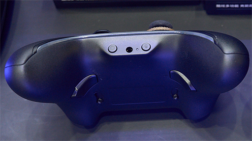 画像ギャラリー No.011のサムネイル画像 / 注目の新製品「VADER 5 PRO」やエヴァコラボのゲームパッドをFlydigiブースでチェックした［TGS2025］