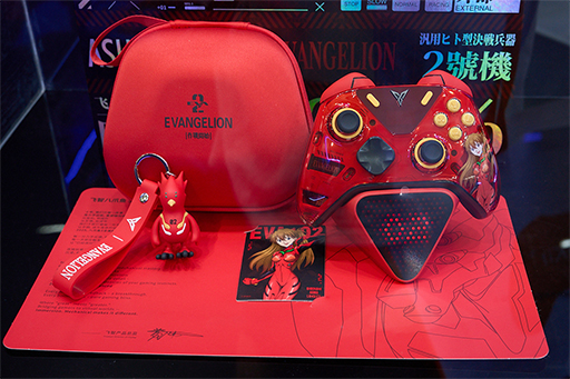 画像ギャラリー No.012のサムネイル画像 / 注目の新製品「VADER 5 PRO」やエヴァコラボのゲームパッドをFlydigiブースでチェックした［TGS2025］