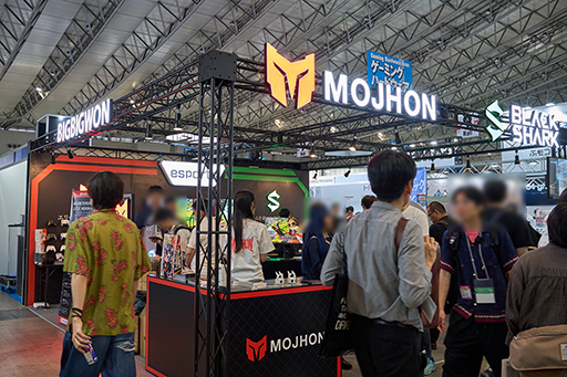 画像ギャラリー No.001のサムネイル画像 / 静電容量式スティックを採用したゲームパッド「Rainbow 3」をMOJHONブースで発見。気になる感触は？［TGS2025］