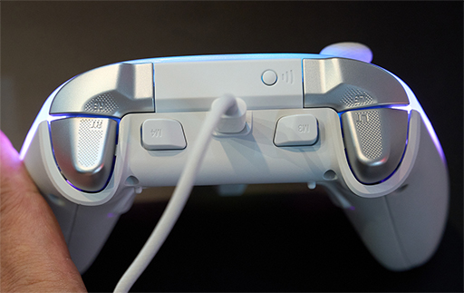 画像ギャラリー No.005のサムネイル画像 / 静電容量式スティックを採用したゲームパッド「Rainbow 3」をMOJHONブースで発見。気になる感触は？［TGS2025］