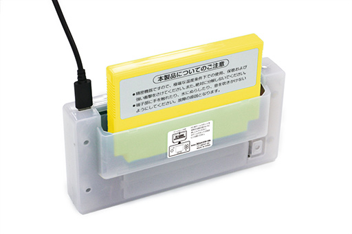 画像ギャラリー No.003のサムネイル画像 / ファミコン用音楽カセット「8BIT MUSIC POWER」10周年記念製品に合わせた携帯ゲーム機型ファミコン互換機が1月30日発売