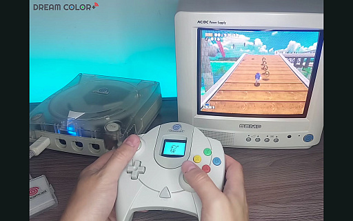 画像ギャラリー No.005のサムネイル画像 / ドリームキャストのコントローラをツインスティック化，振動やマイク，ビジュアルメモリのディスプレイも内蔵する非公式ハードがクラファン中