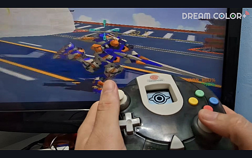 画像ギャラリー No.007のサムネイル画像 / ドリームキャストのコントローラをツインスティック化，振動やマイク，ビジュアルメモリのディスプレイも内蔵する非公式ハードがクラファン中