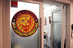 画像ギャラリー No.001のサムネイル画像 / 必要なパートナーは,もっとも新日本プロレスを愛するゲーム会社。“ブシモ×新日本プロレス”合同記者会見の模様をレポート